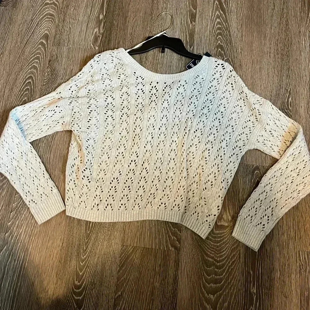 Aeropostale Woman’s Reversible Sweater. NWT. SIZE: Medium